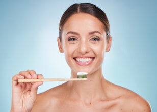 Tecniche di spazzolamento per denti sani: i consigli del dentista per il nuovo anno