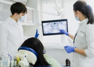 Implantologia nei pazienti fragili a Chioggia: tecniche moderne, rischi reali