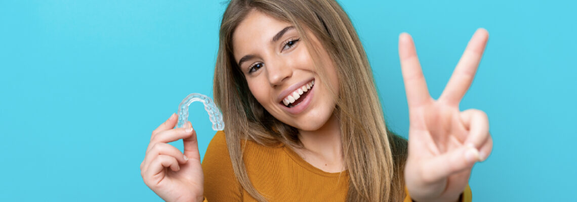 Ortodonzia invisibile per adulti: benefici, limiti e tempistiche