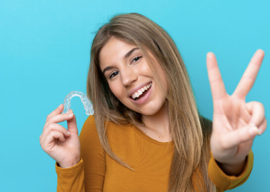 Ortodonzia invisibile per adulti: benefici, limiti e tempistiche